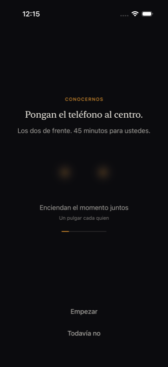 Pantalla de Vernos con dos brasas de luz y la invitación: enciendan el momento juntos, un pulgar cada quien.